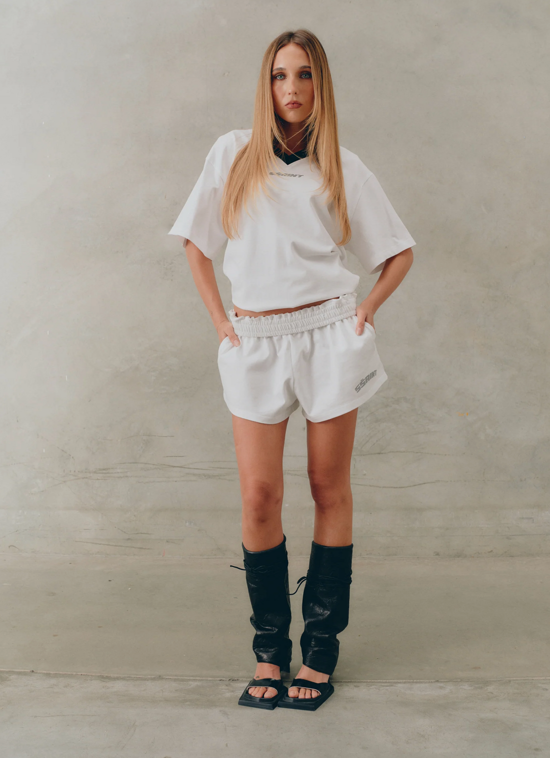 SŚAINT Reflective Logo Shorts - White